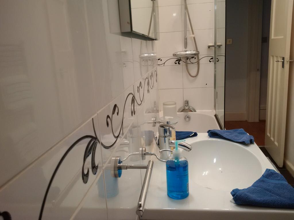 Апартаменты Luxury Holland Park, Sleeps 2, Free S'Fast Wifi Лондон Экстерьер фото