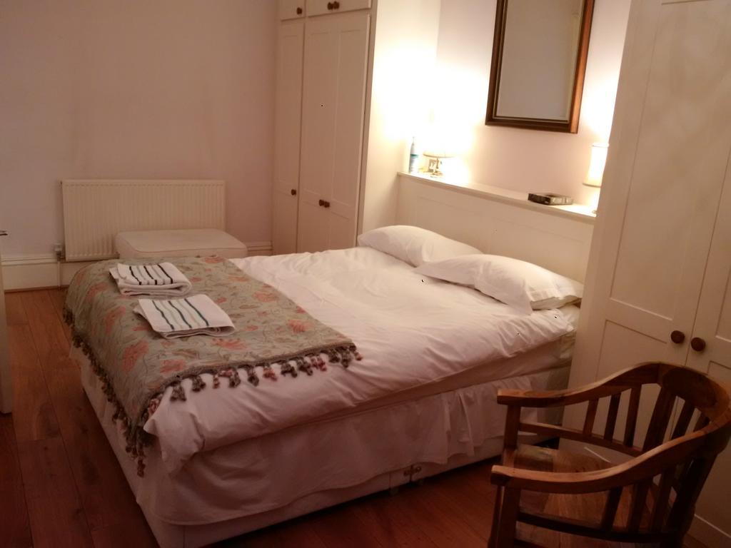 Апартаменты Luxury Holland Park, Sleeps 2, Free S'Fast Wifi Лондон Экстерьер фото